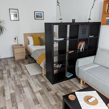 Sebastian Studio Apartment Бухарест Экстерьер фото