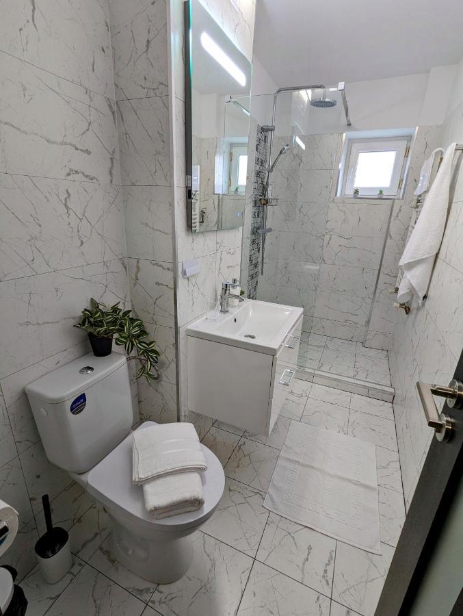 Sebastian Studio Apartment Бухарест Экстерьер фото