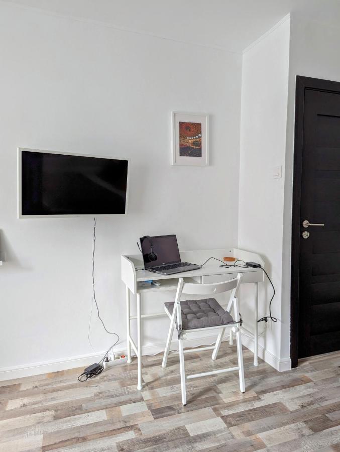 Sebastian Studio Apartment Бухарест Экстерьер фото