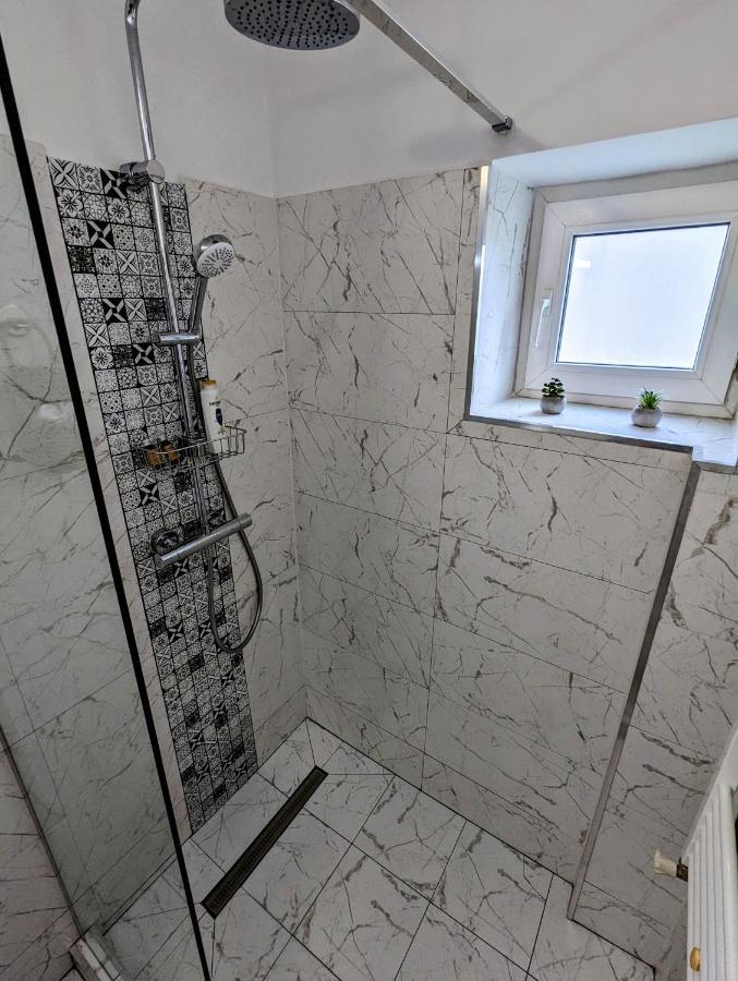 Sebastian Studio Apartment Бухарест Экстерьер фото