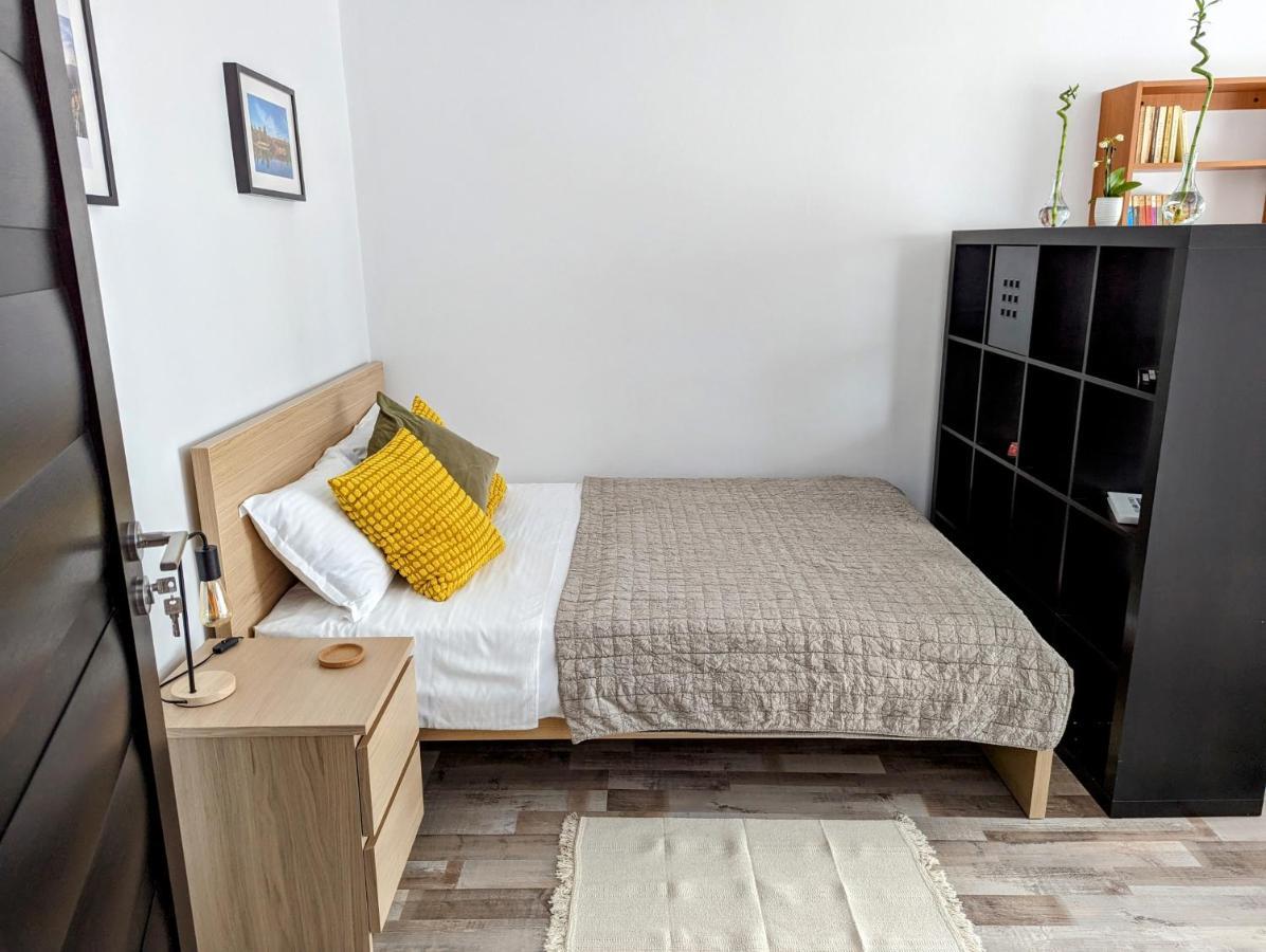 Sebastian Studio Apartment Бухарест Экстерьер фото