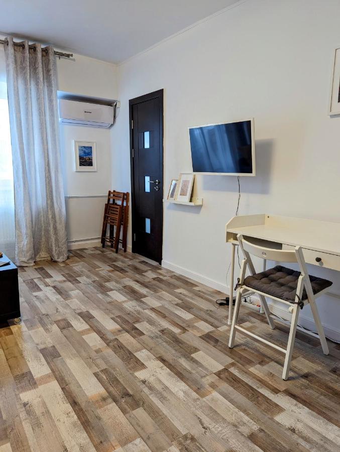 Sebastian Studio Apartment Бухарест Экстерьер фото
