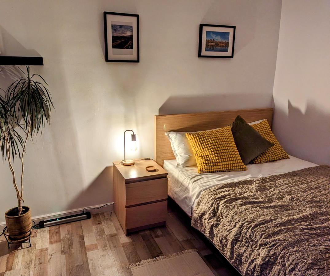 Sebastian Studio Apartment Бухарест Экстерьер фото