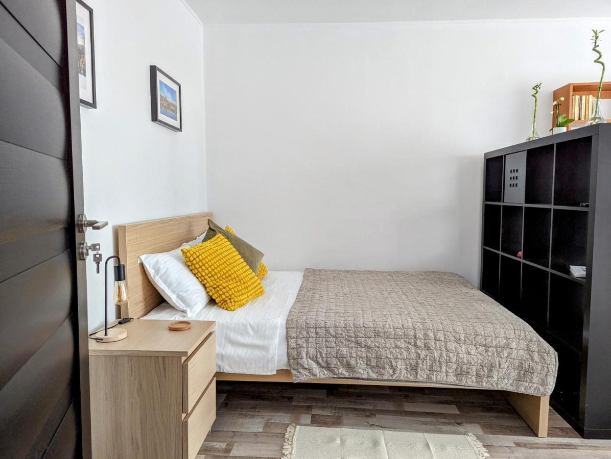 Sebastian Studio Apartment Бухарест Экстерьер фото