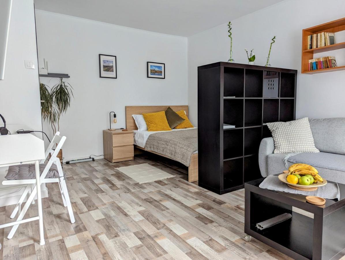 Sebastian Studio Apartment Бухарест Экстерьер фото